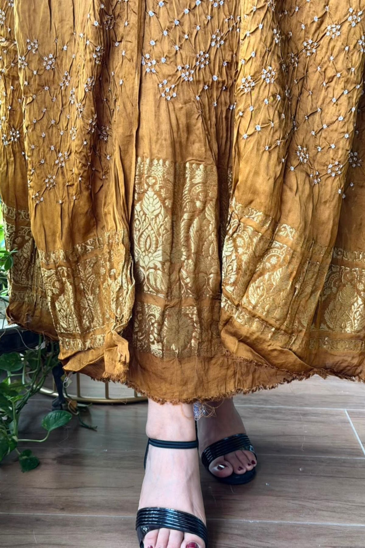 Bandhani with nakshi zari work on pure modal!!