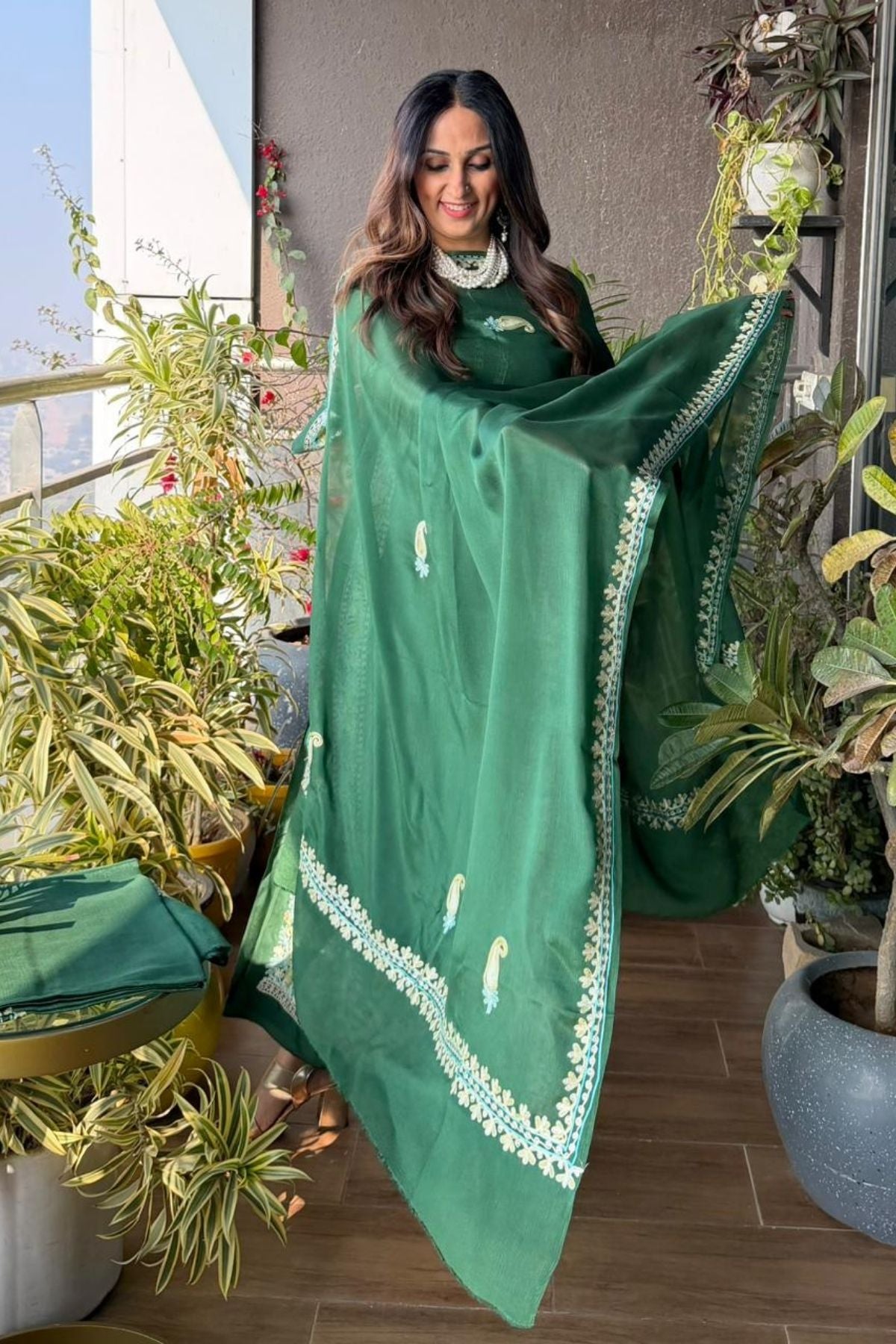 Kashmiri Aari embroidery on premium crepe full sets!!