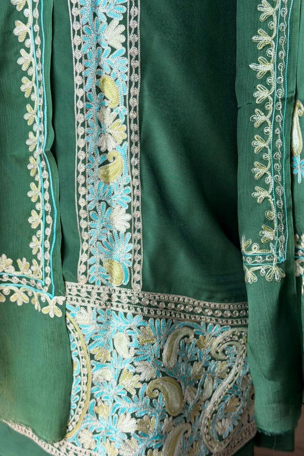 Kashmiri Aari embroidery on premium crepe full sets!!
