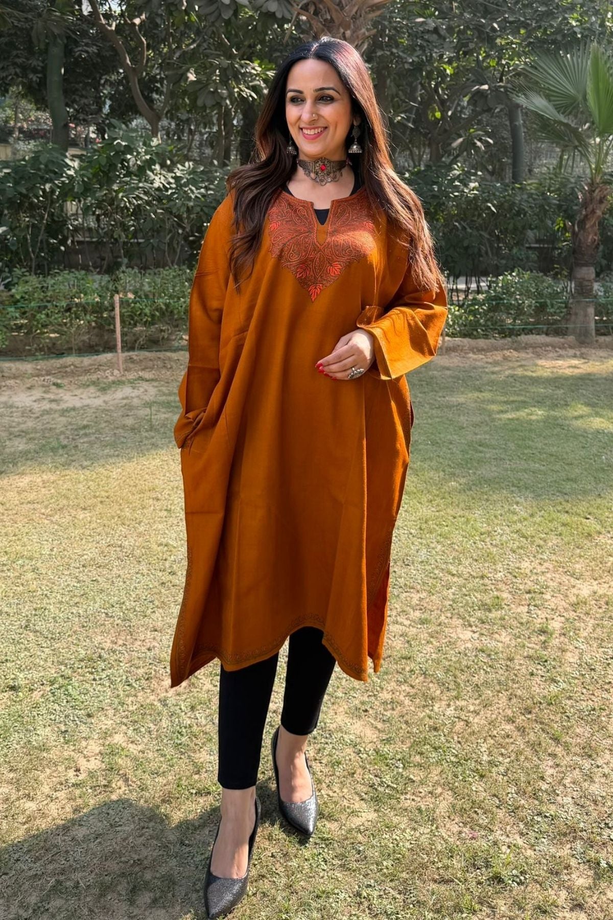 Sozni Handwork woollen Phiran