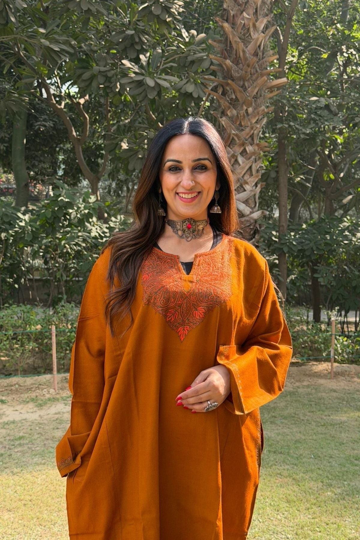 Sozni Handwork woollen Phiran