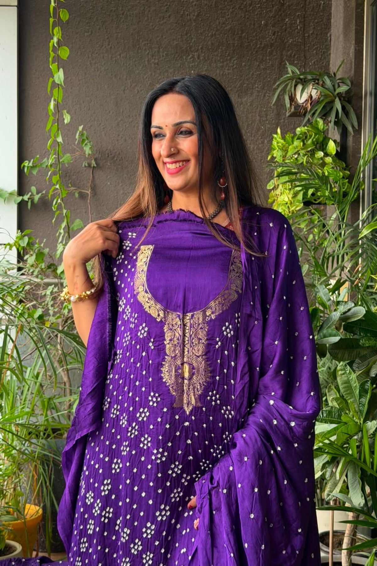 Bandhani with nakshi zari work on pure modal!!