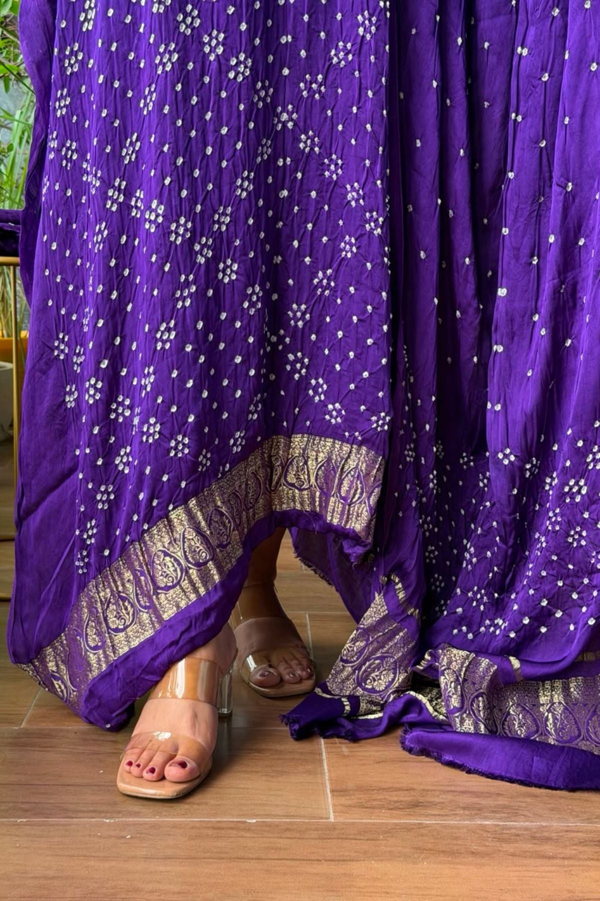 Bandhani with nakshi zari work on pure modal!!