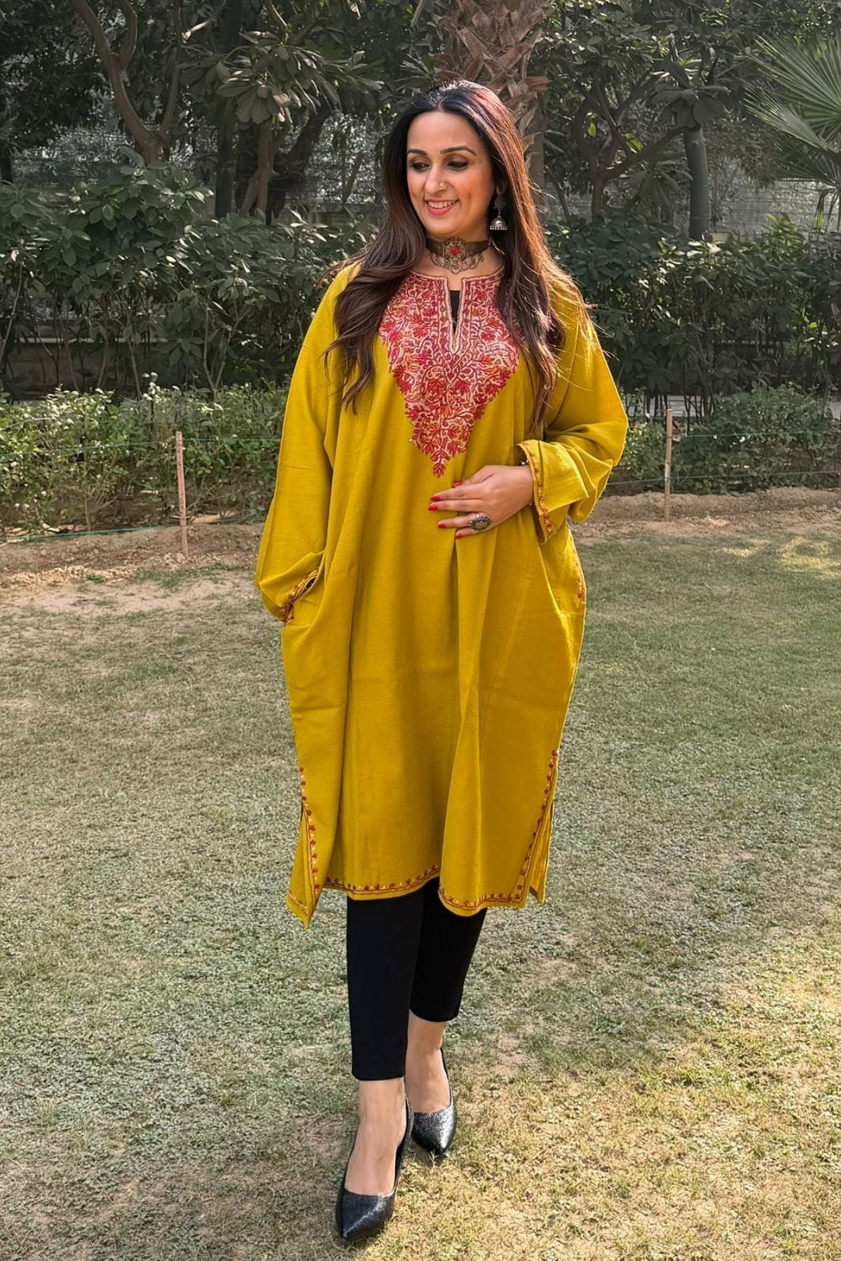 Sozni Handwork woollen Phiran