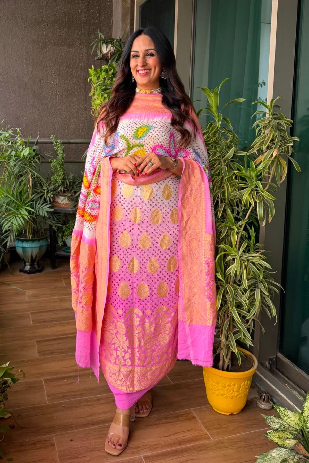 Banarasi khaddi georgette with red Bandhani kurta dupatta set!!!