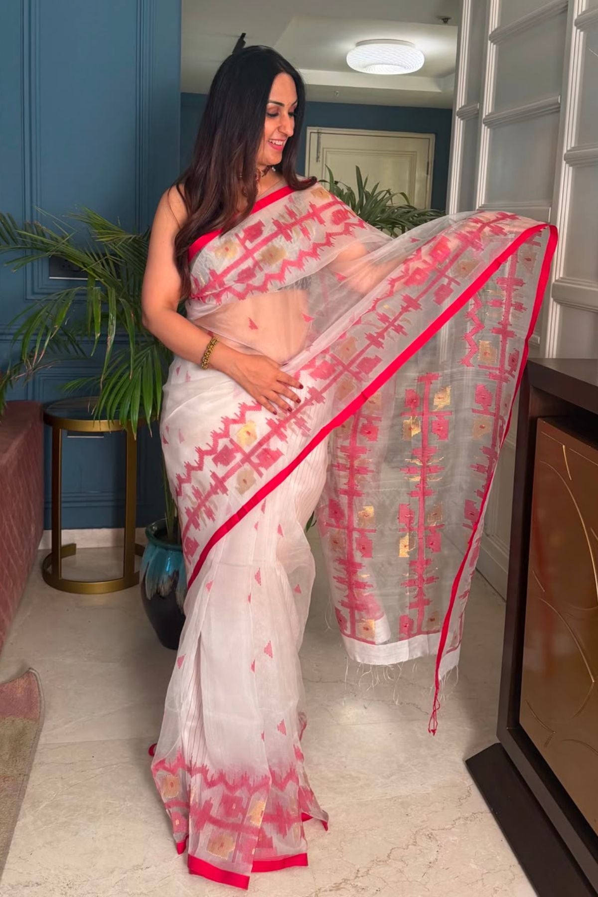 Dhakai Jamdani pure muslin saree with blouse!!