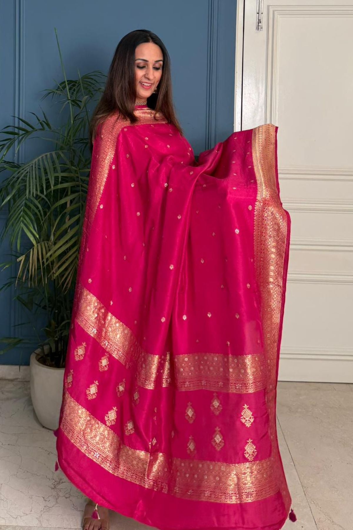 Dola Silk kurta dupatta set with Banarasi Gold weave