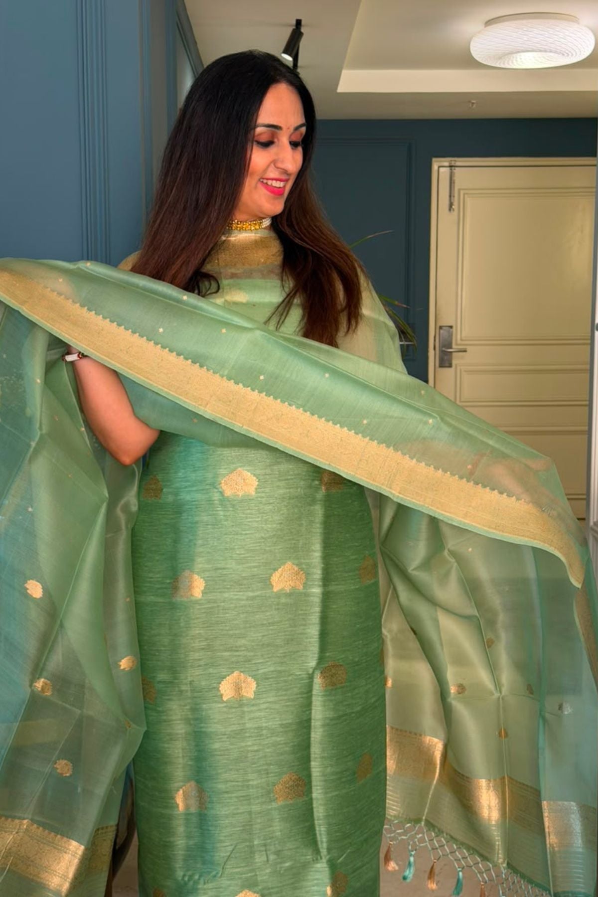 Banarasi weave on pure Linen silk!!