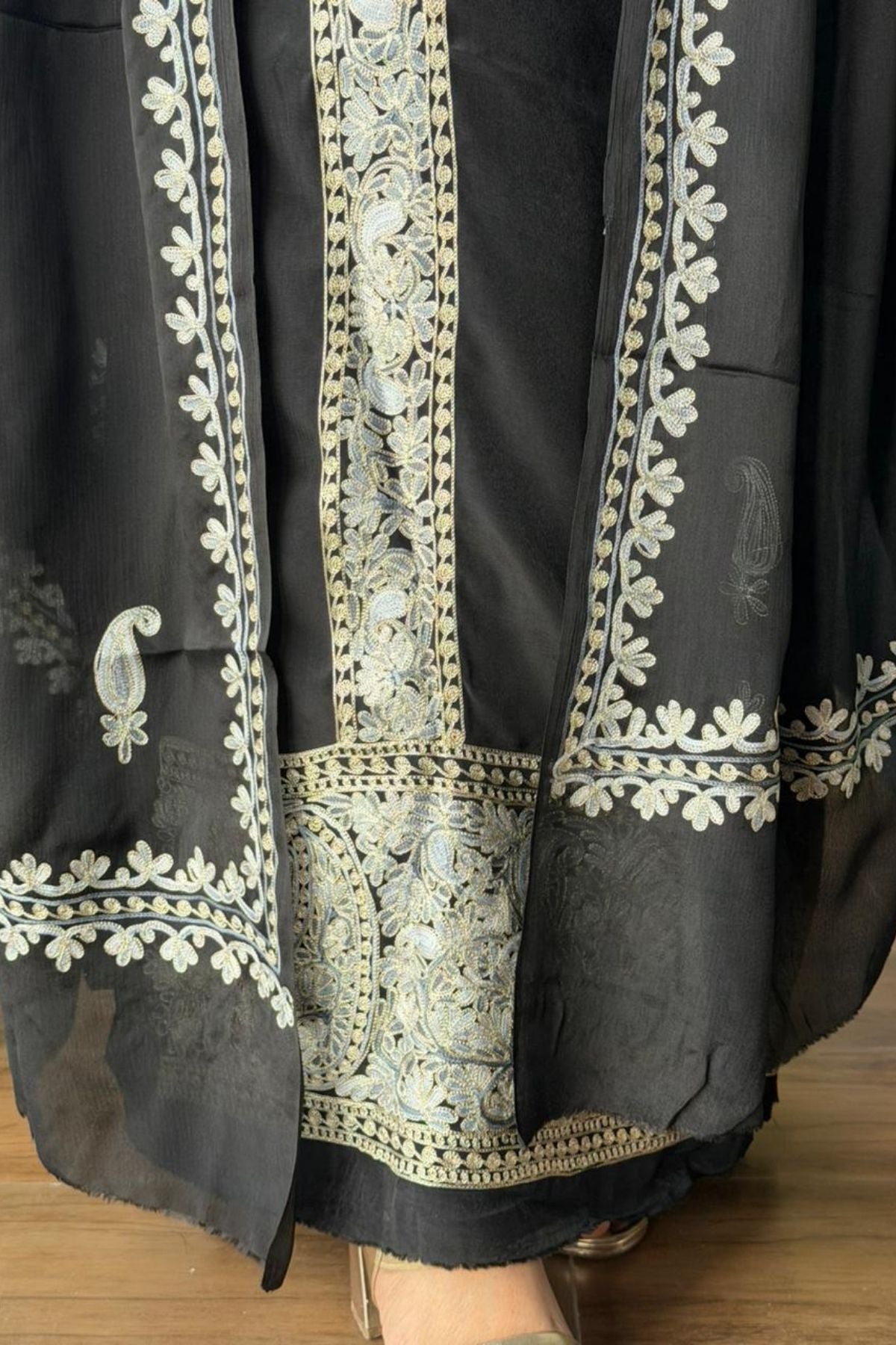 Kashmiri Aari embroidery on premium crepe full sets!!