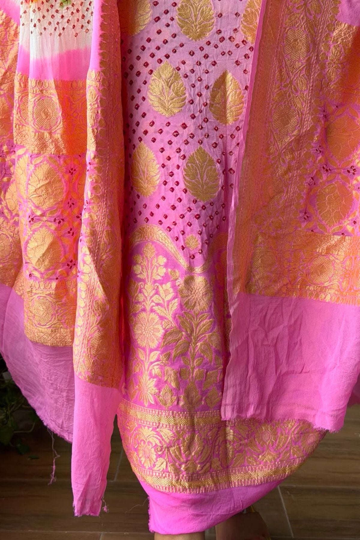 Banarasi khaddi georgette with red Bandhani kurta dupatta set!!!